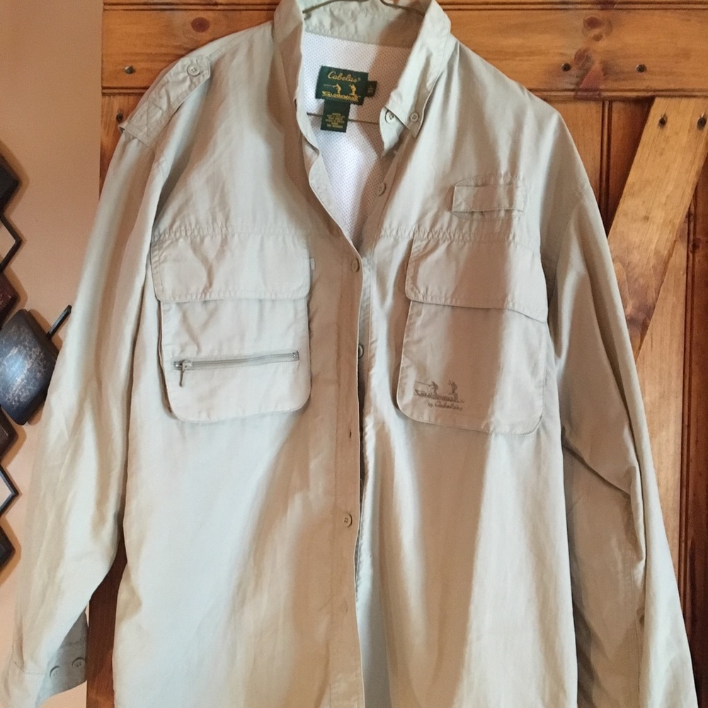 Men’s Cabela’s outdoor shirt.